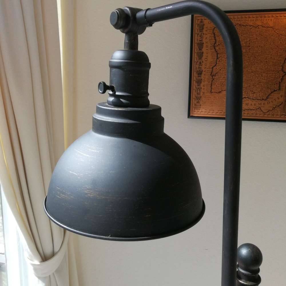 Rustic floor lamp - Picture 2 of 4